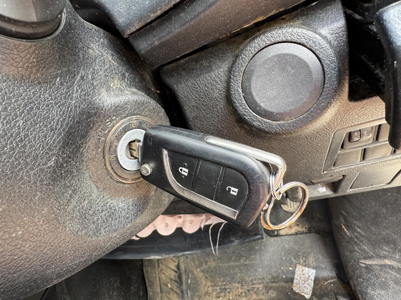 View TOYOTA HILUX 2019 2 Door Utility Breaking