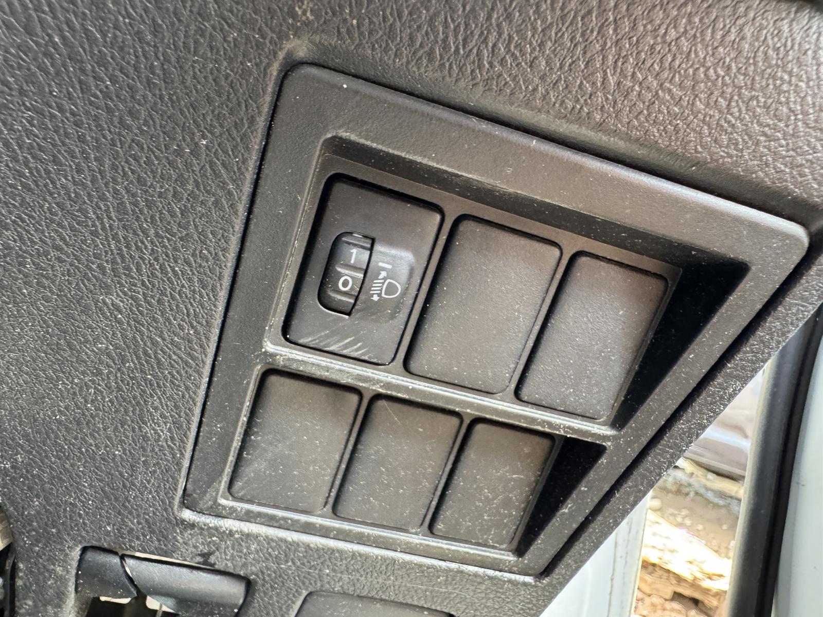 View TOYOTA HILUX 2019 2 Door Utility Breaking
