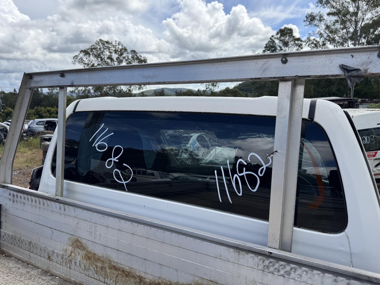 View TOYOTA HILUX 2019 2 Door Utility Breaking