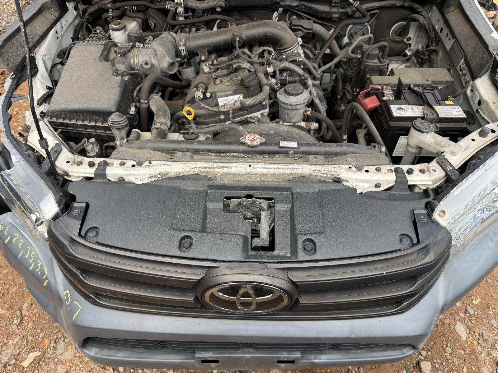 View TOYOTA HILUX 2019 2 Door Utility Breaking