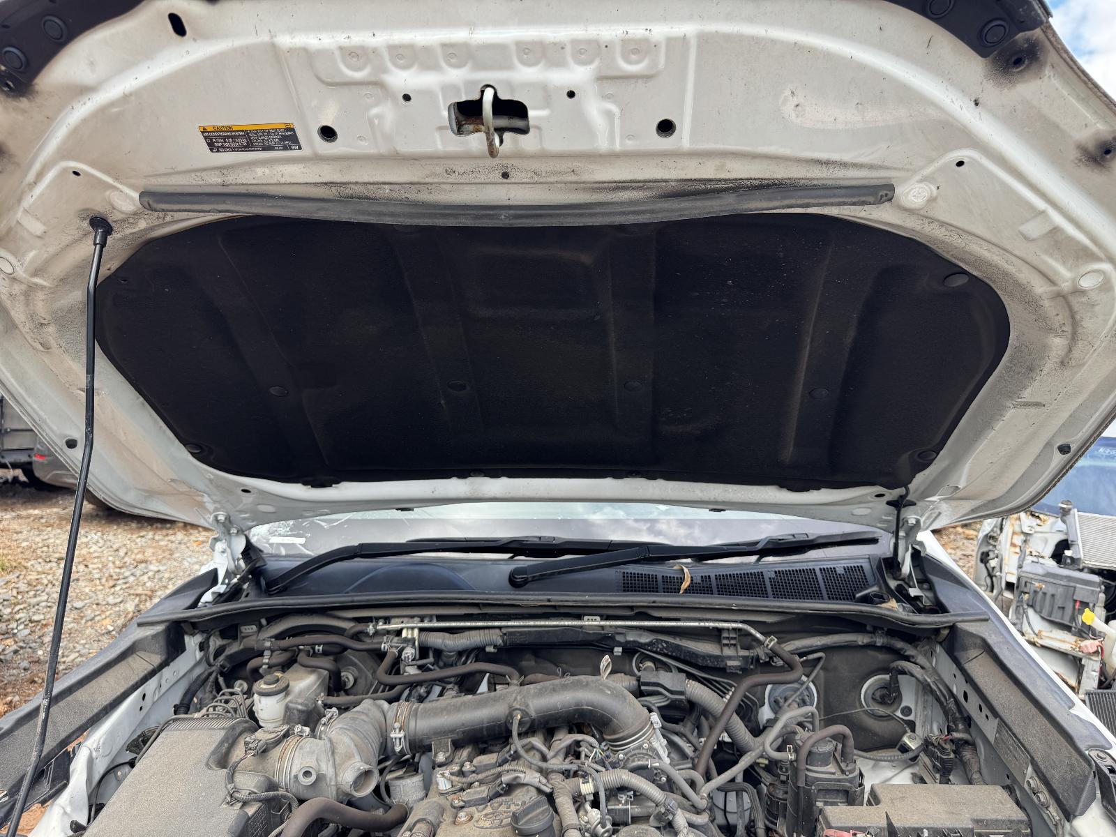 View TOYOTA HILUX 2019 2 Door Utility Breaking