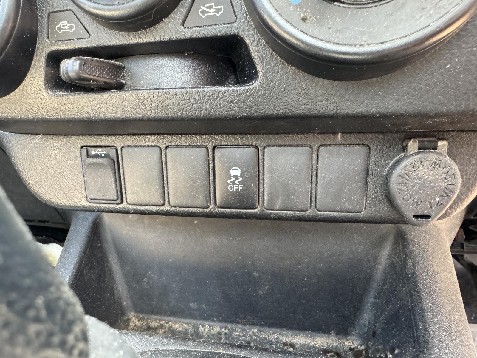 View TOYOTA HILUX 2019 2 Door Utility Breaking