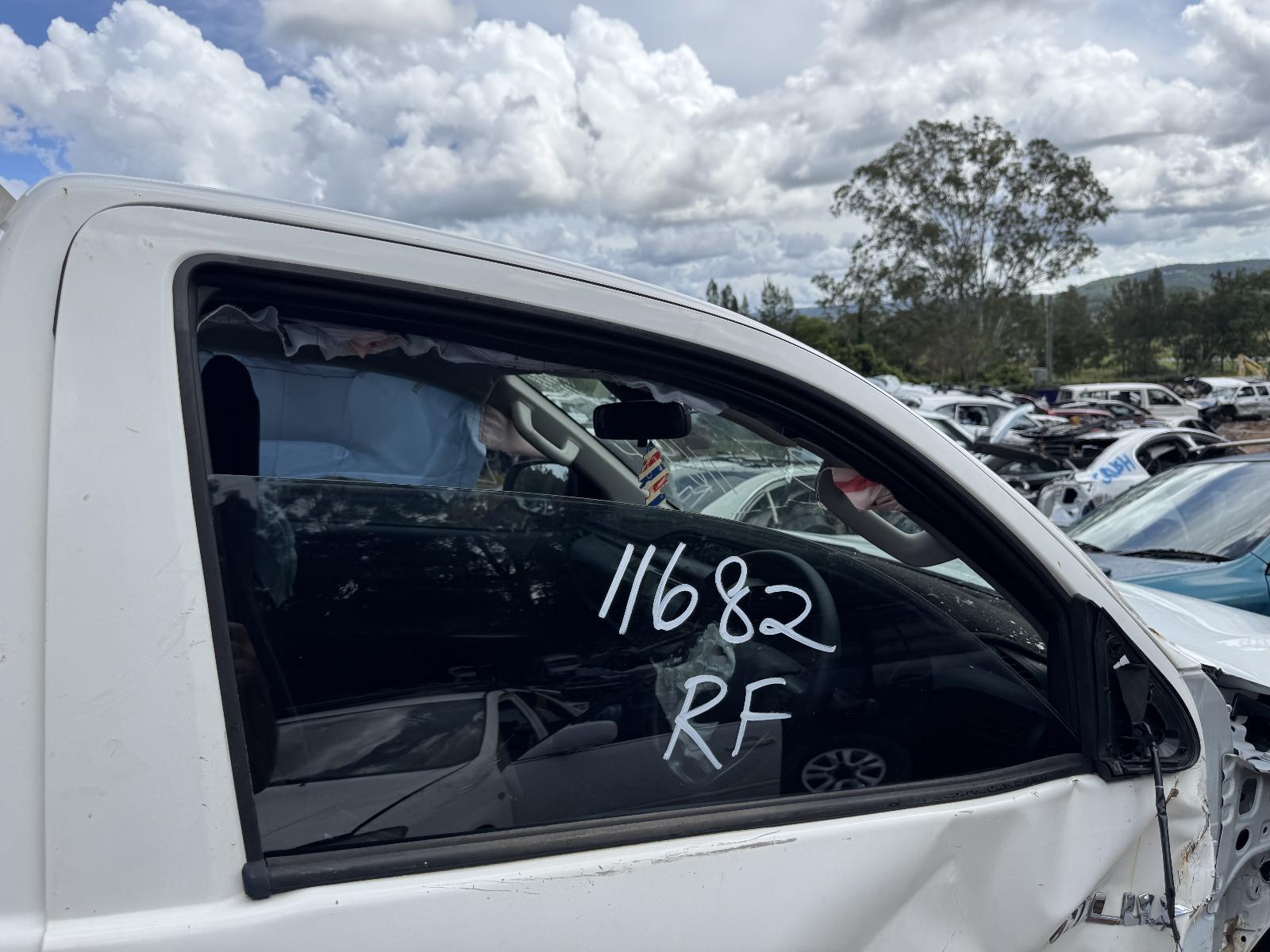 View TOYOTA HILUX 2019 2 Door Utility Breaking
