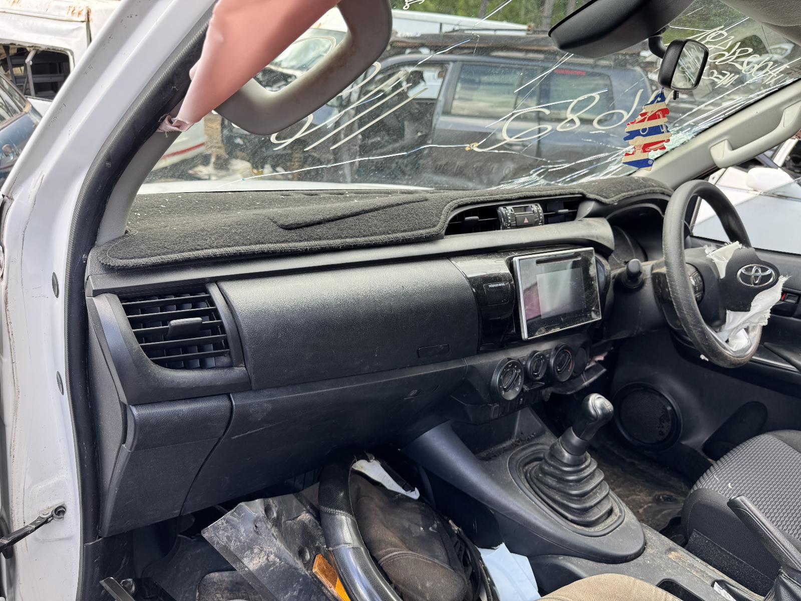 View TOYOTA HILUX 2019 2 Door Utility Breaking