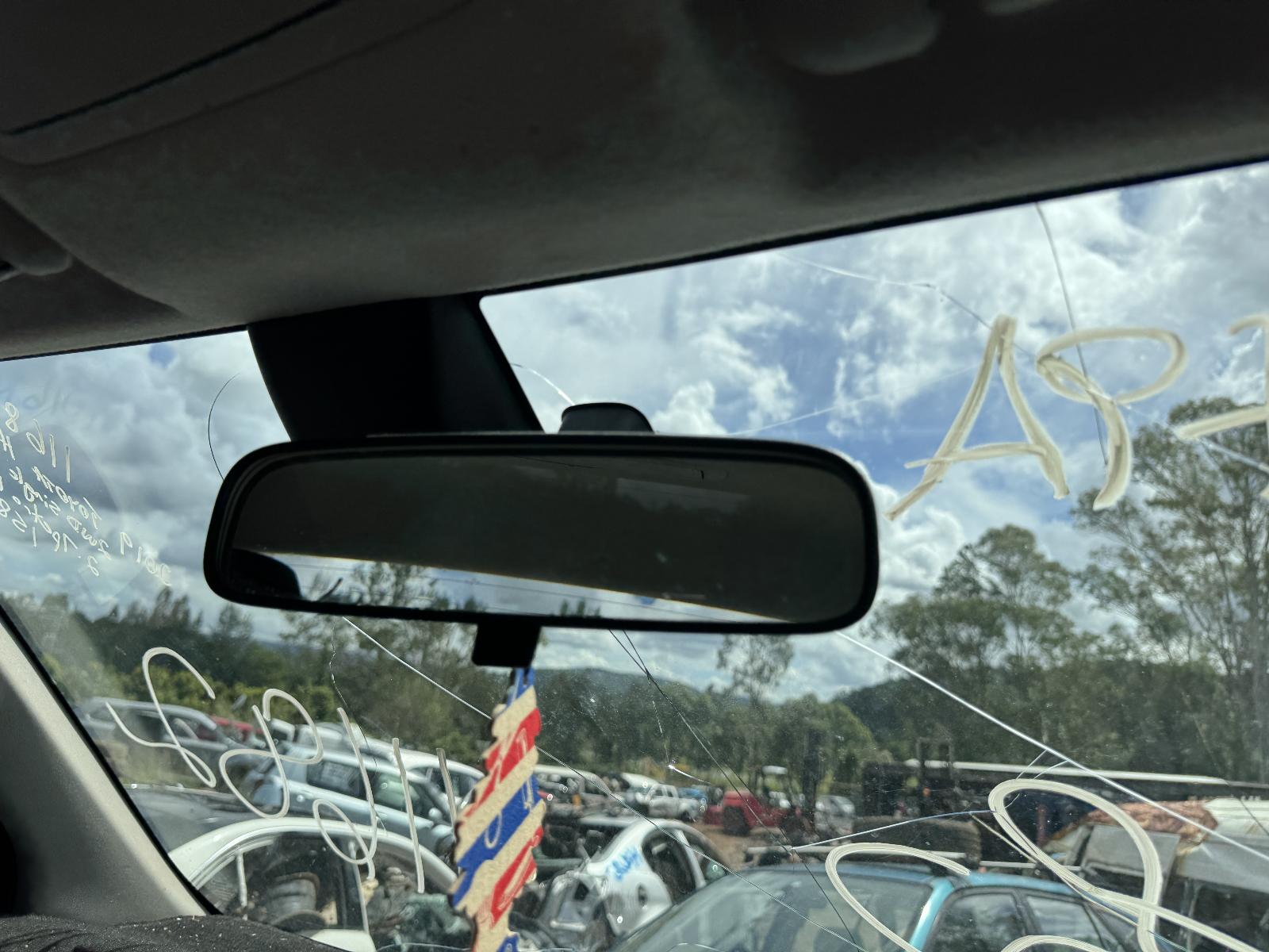 View TOYOTA HILUX 2019 2 Door Utility Breaking