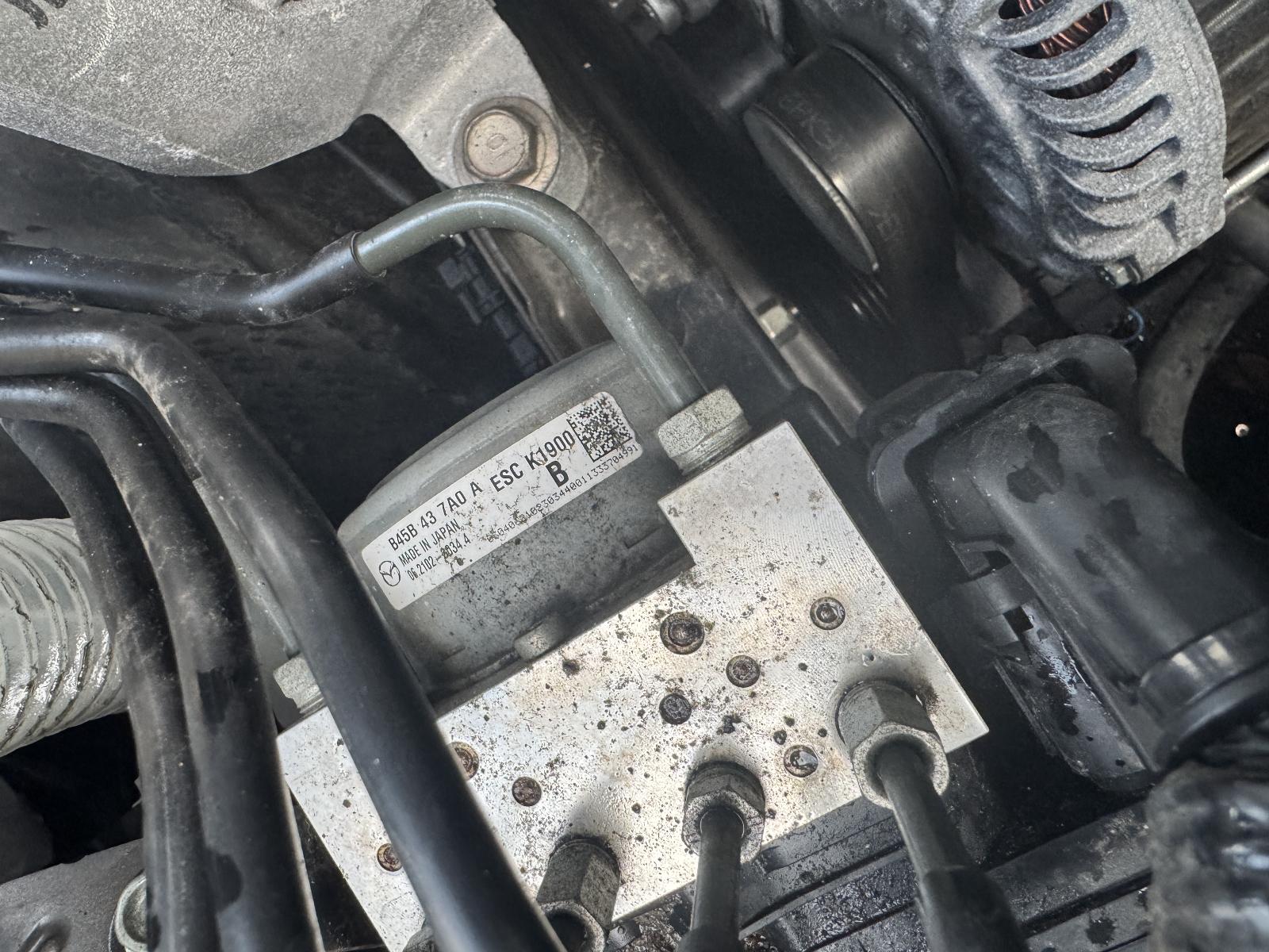 View MAZDA 3 2013 4 Door Hatchback Breaking