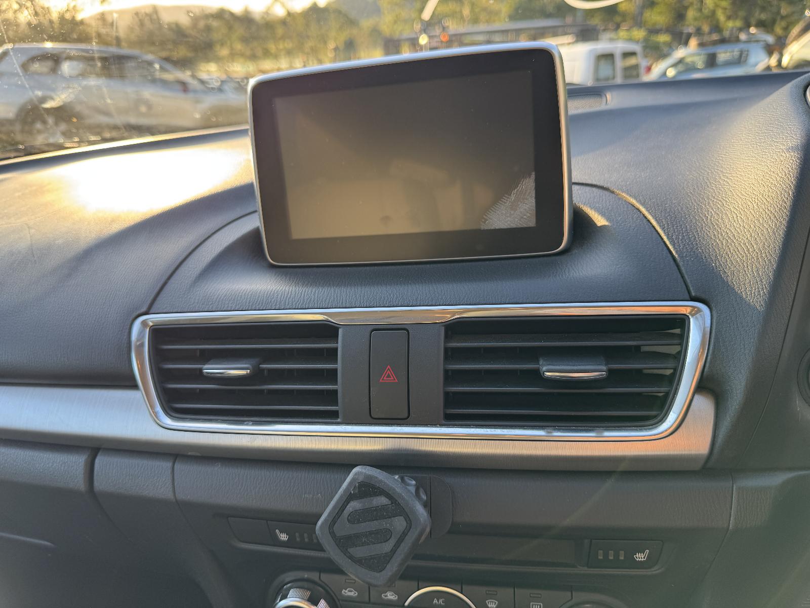 View MAZDA 3 2013 4 Door Hatchback Breaking