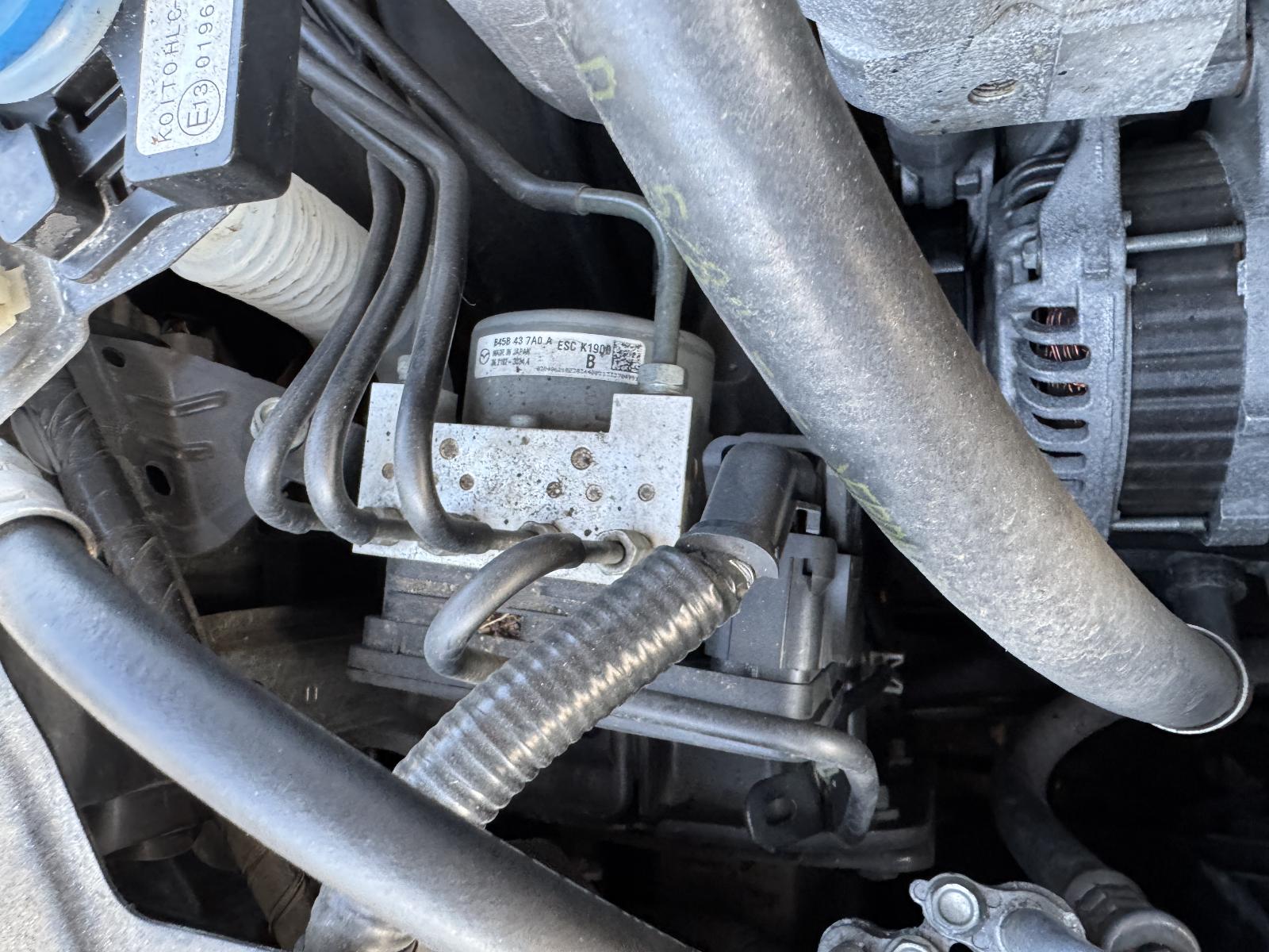 View MAZDA 3 2013 4 Door Hatchback Breaking
