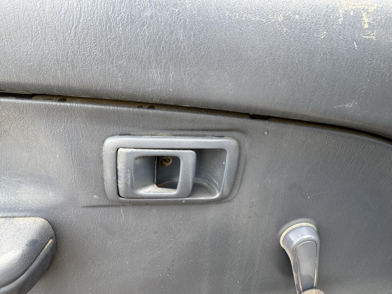 View TOYOTA HILUX 2002 4 Door Utility Breaking