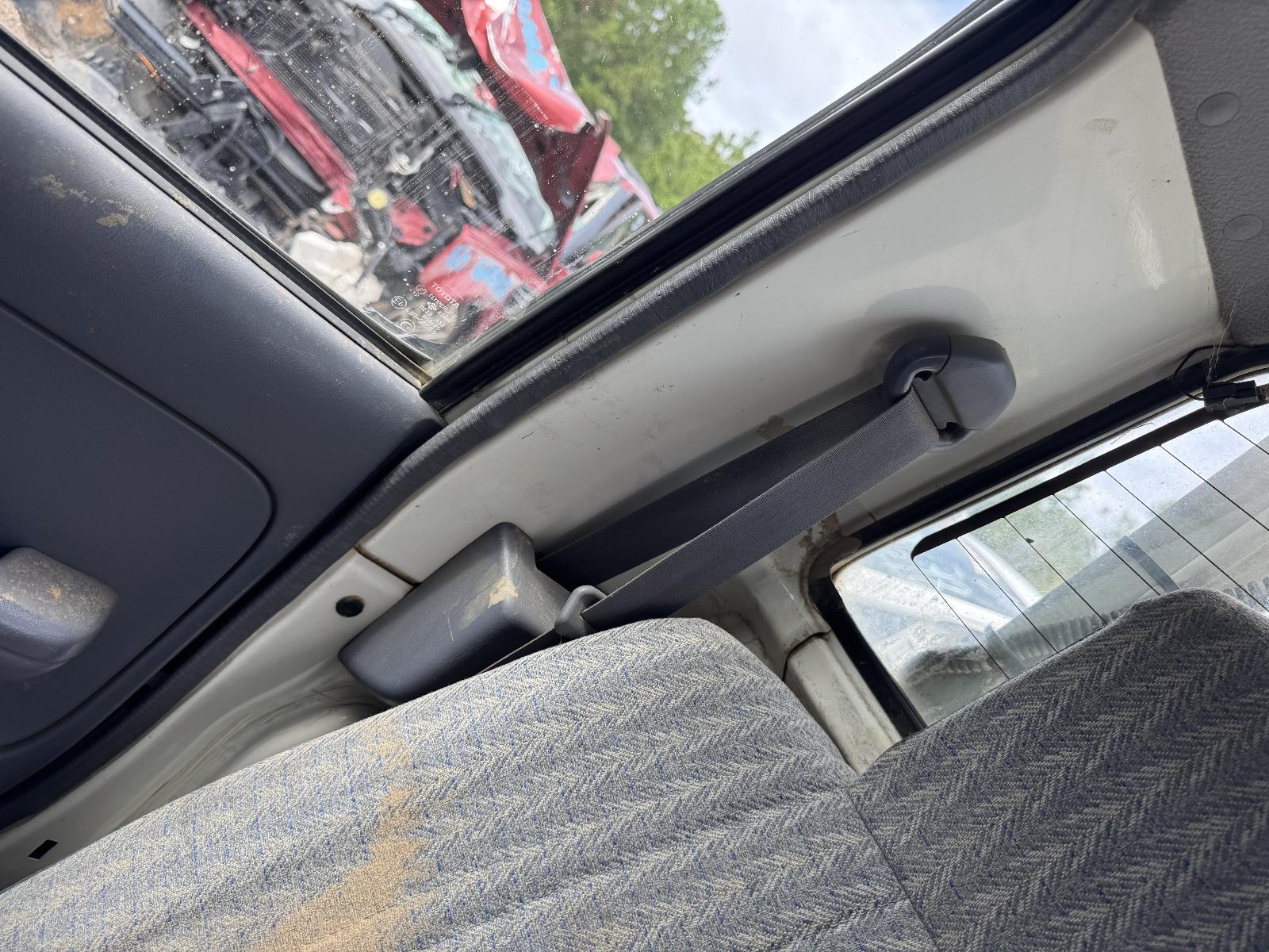 View TOYOTA HILUX 2002 4 Door Utility Breaking