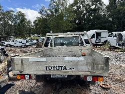 View TOYOTA HILUX 2002 4 Door Utility Breaking