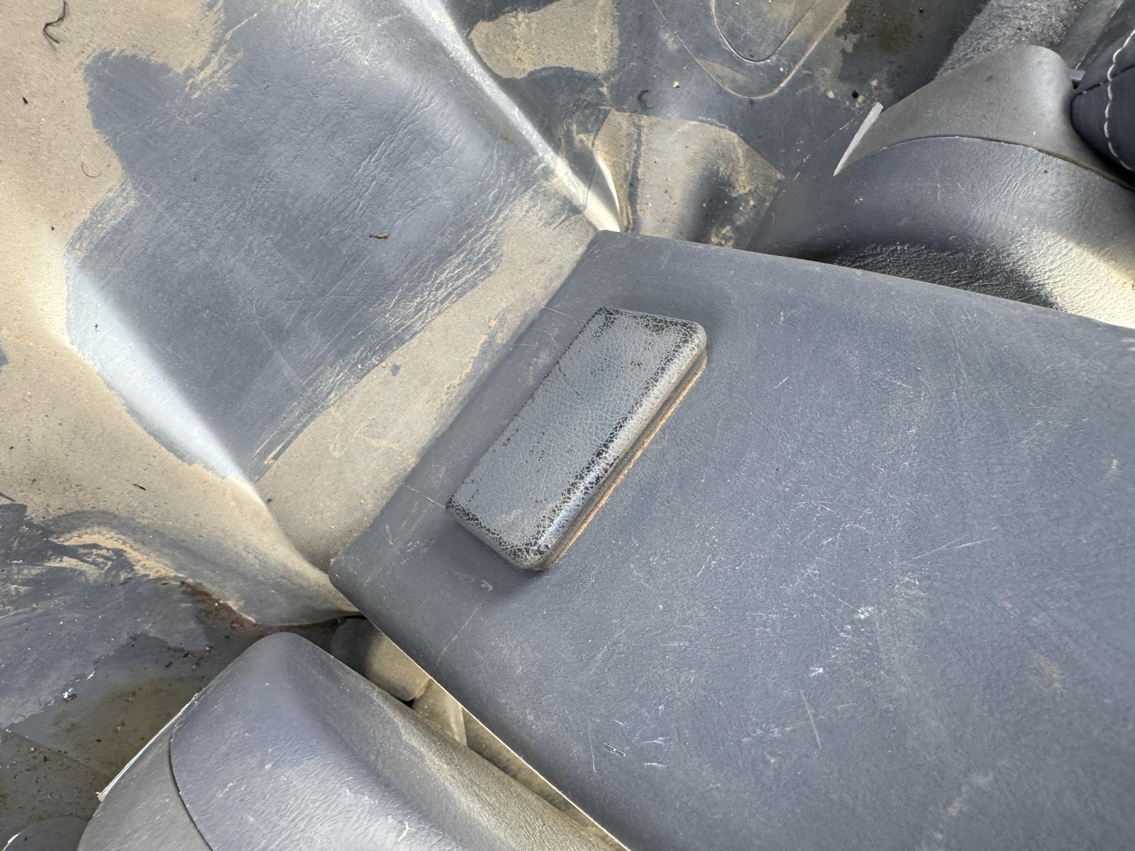 View TOYOTA HILUX 2002 4 Door Utility Breaking