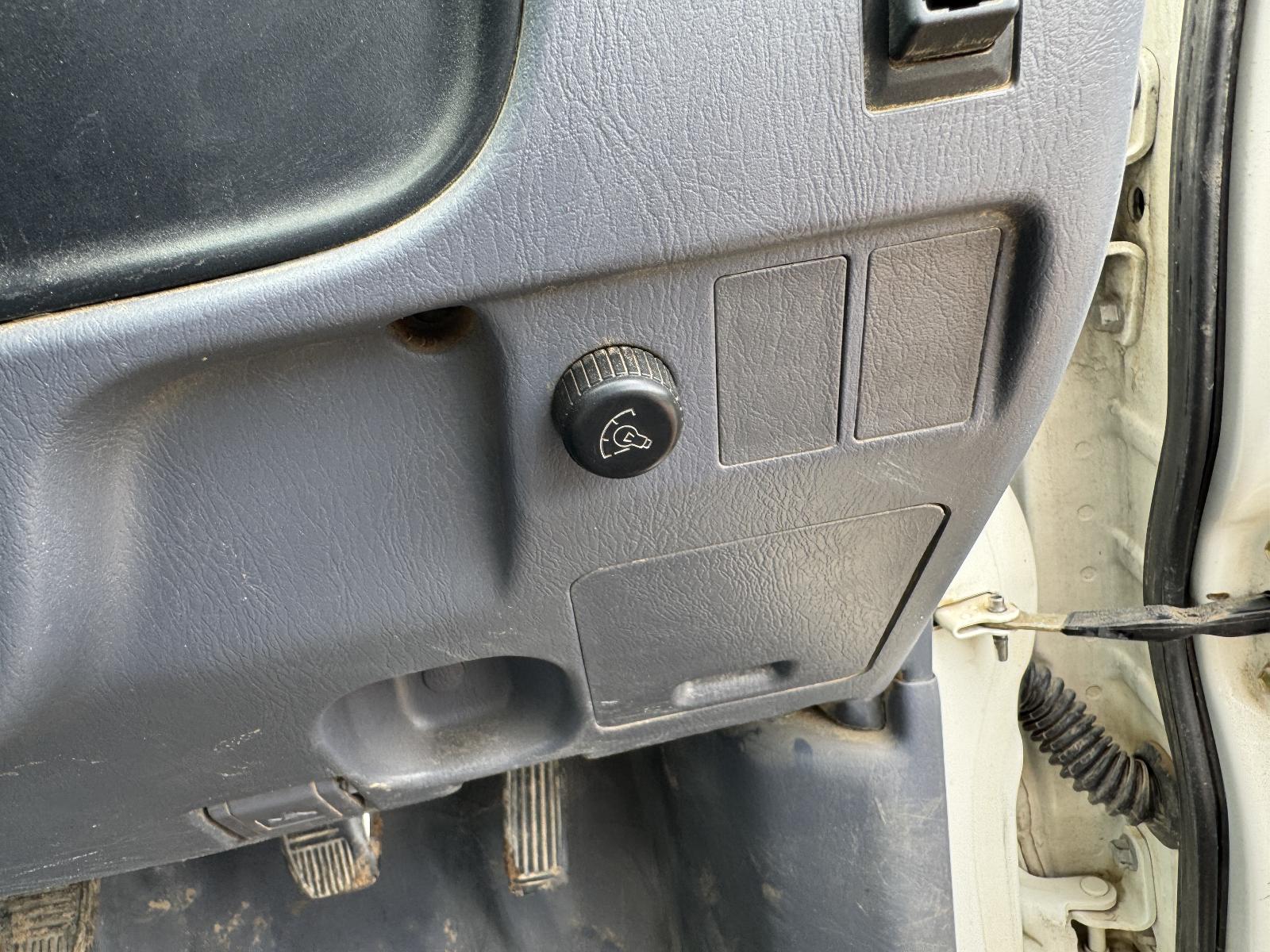 View TOYOTA HILUX 2002 4 Door Utility Breaking