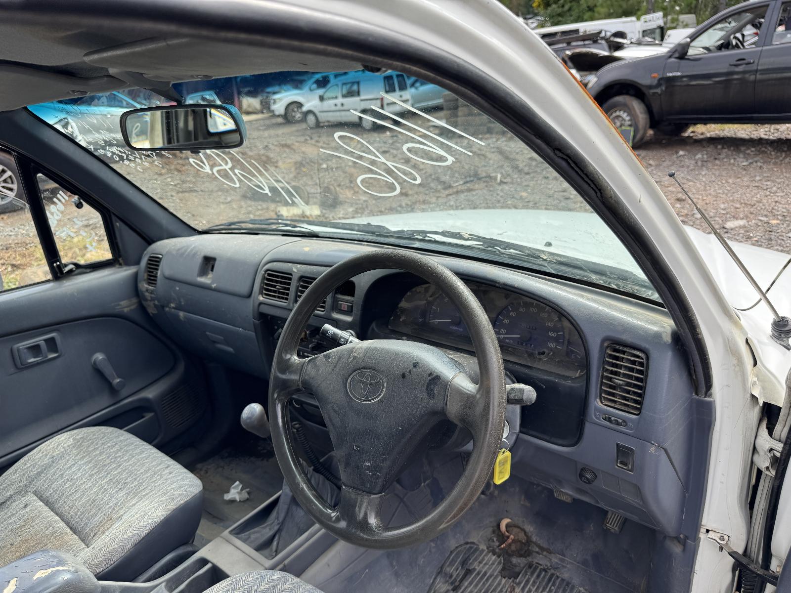 View TOYOTA HILUX 2002 4 Door Utility Breaking