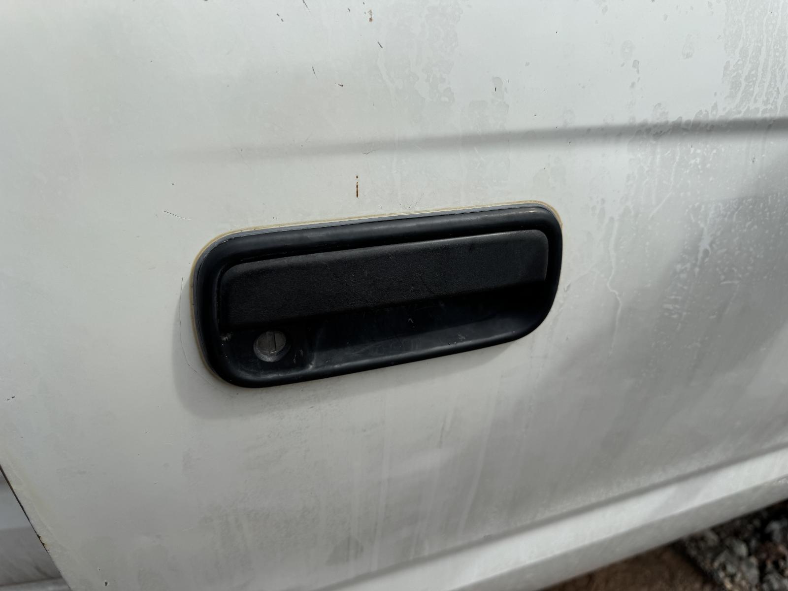 View TOYOTA HILUX 2002 4 Door Utility Breaking