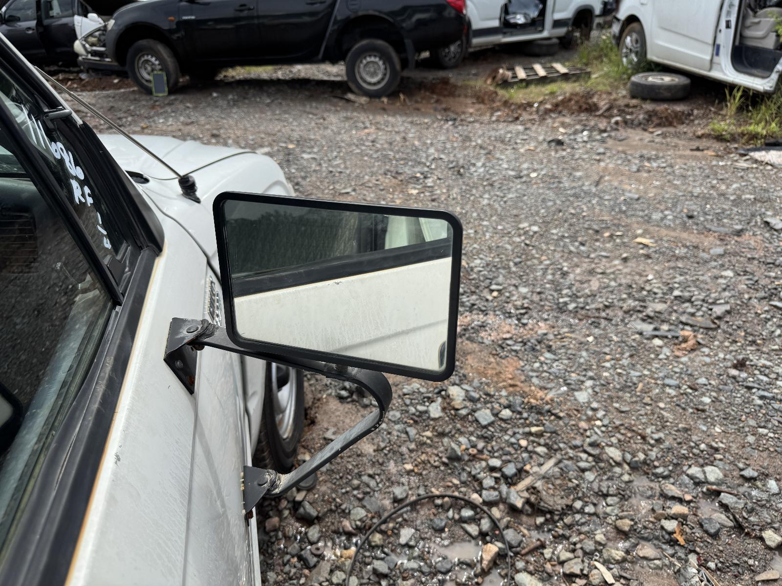 View TOYOTA HILUX 2002 4 Door Utility Breaking