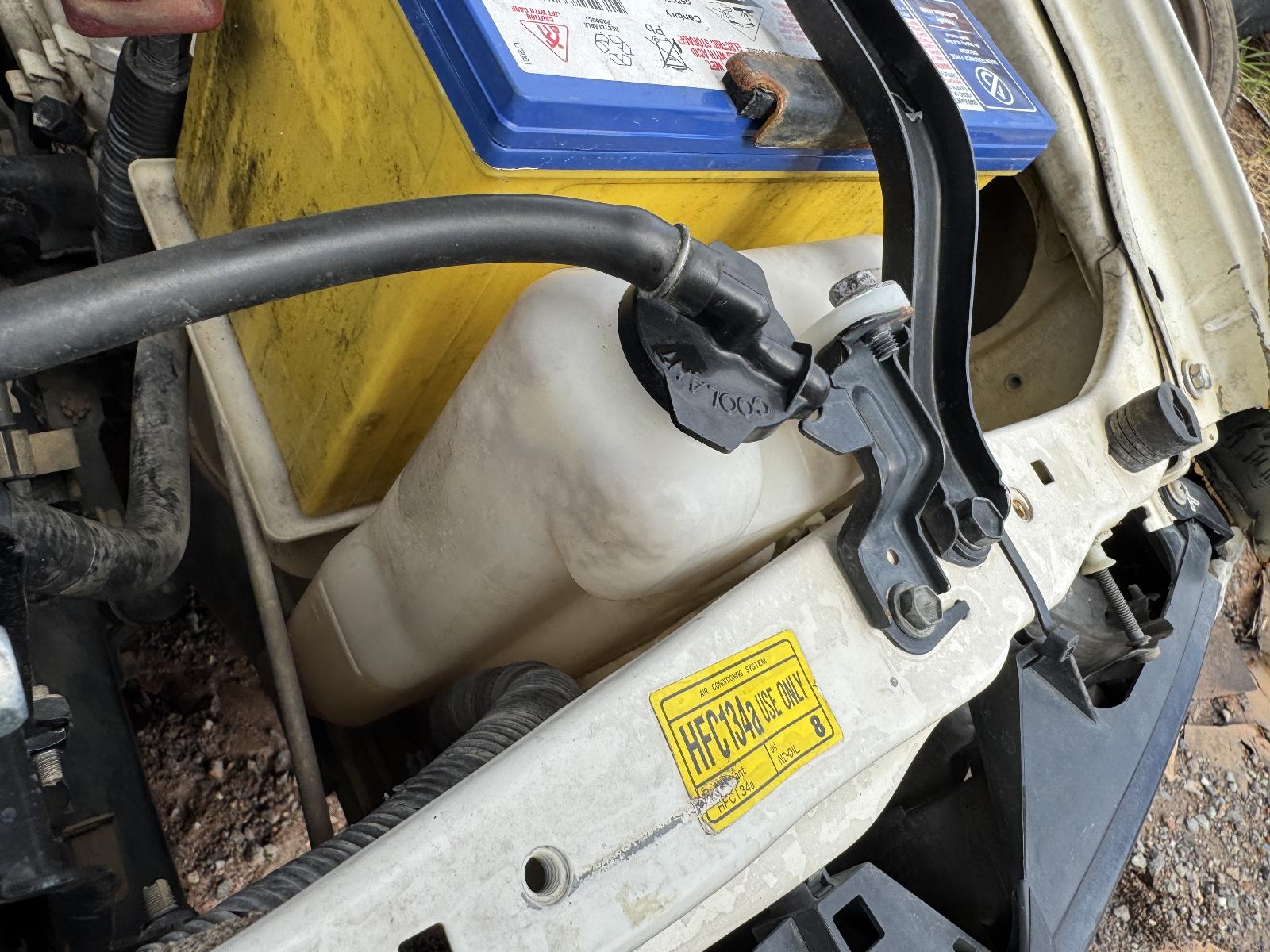 View TOYOTA HILUX 2002 4 Door Utility Breaking
