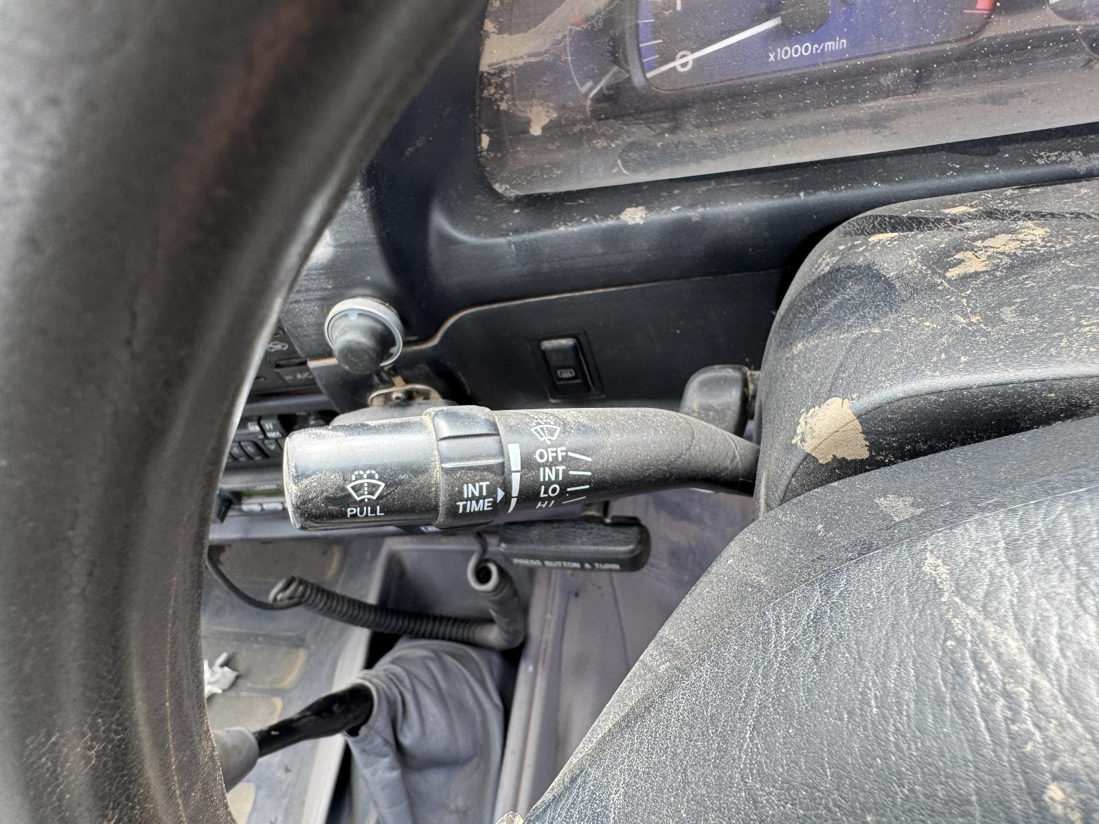 View TOYOTA HILUX 2002 4 Door Utility Breaking