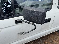 View TOYOTA HILUX 2002 4 Door Utility Breaking