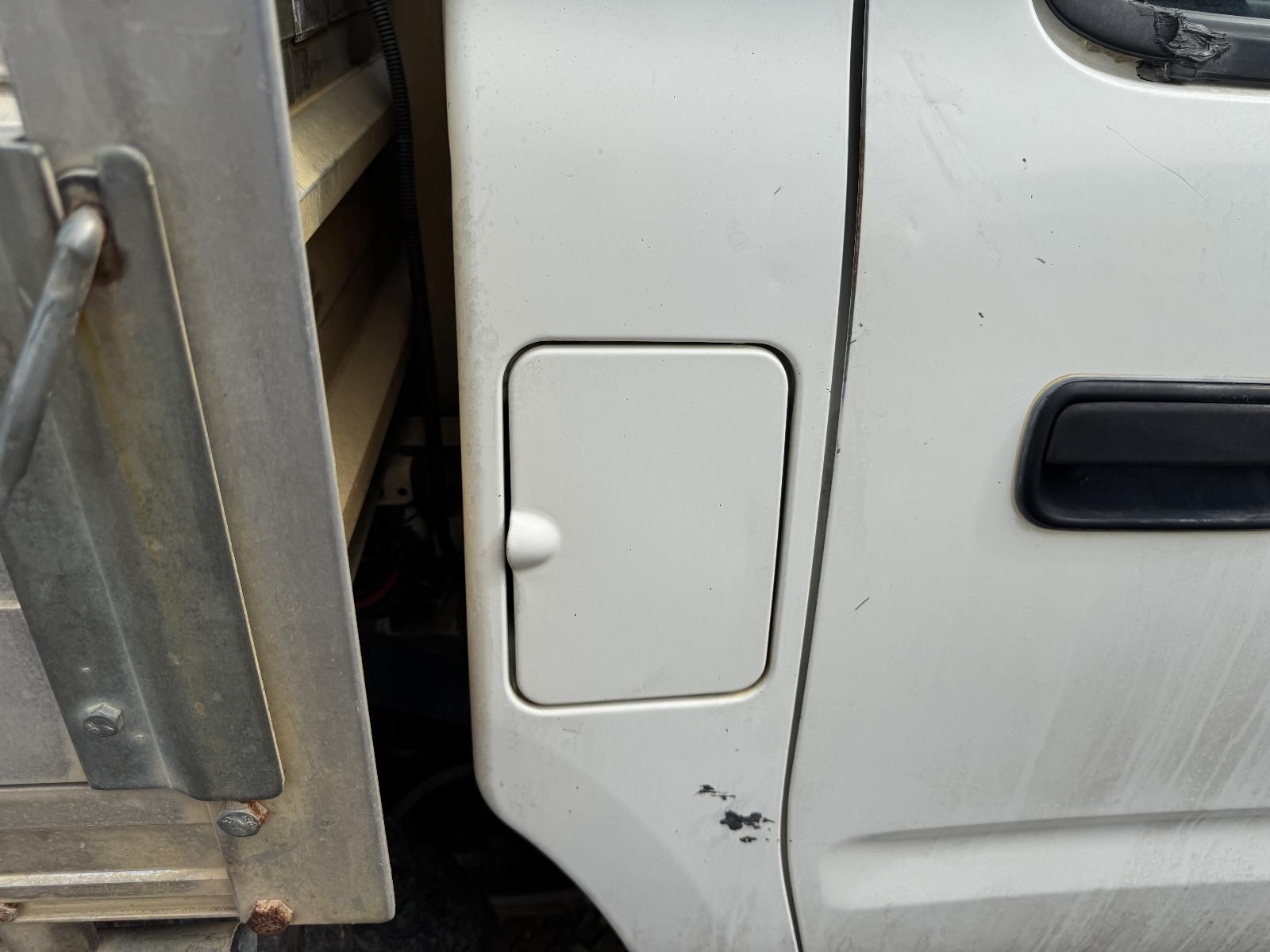 View TOYOTA HILUX 2002 4 Door Utility Breaking