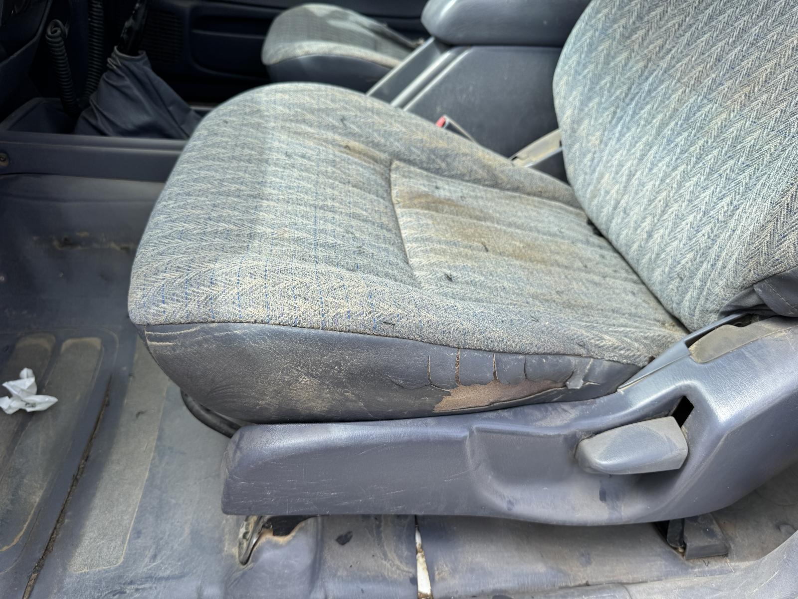 View TOYOTA HILUX 2002 4 Door Utility Breaking