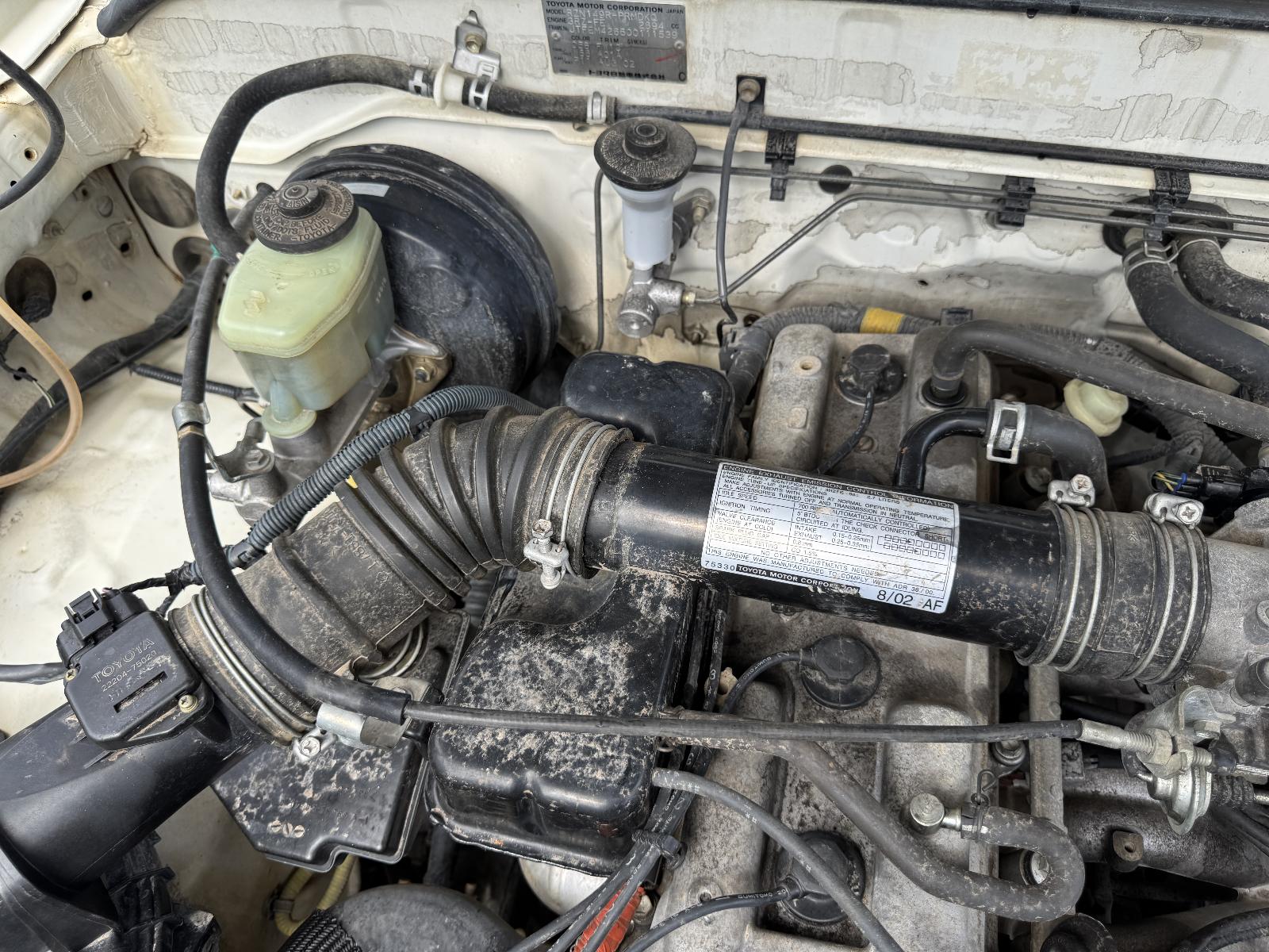 View TOYOTA HILUX 2002 4 Door Utility Breaking