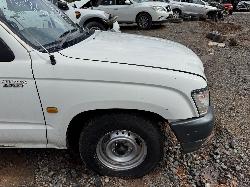 View TOYOTA HILUX 2002 4 Door Utility Breaking