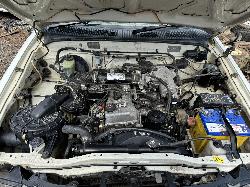 View TOYOTA HILUX 2002 4 Door Utility Breaking