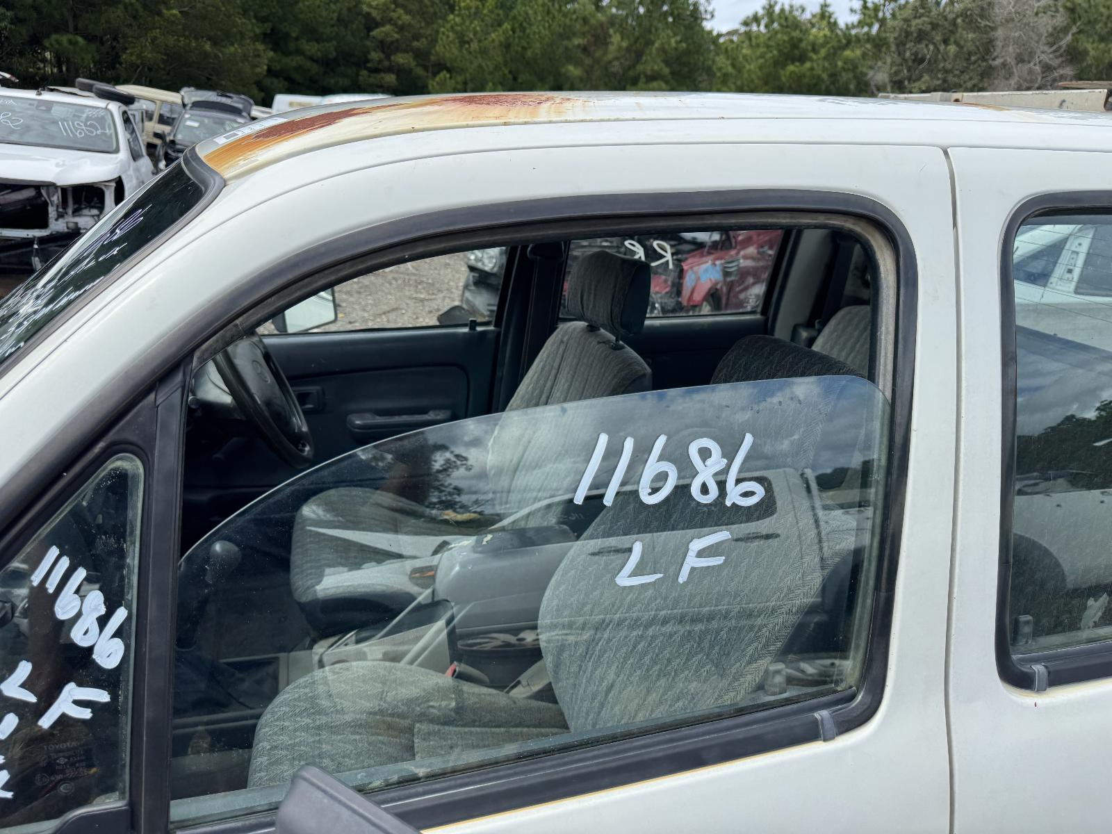 View TOYOTA HILUX 2002 4 Door Utility Breaking