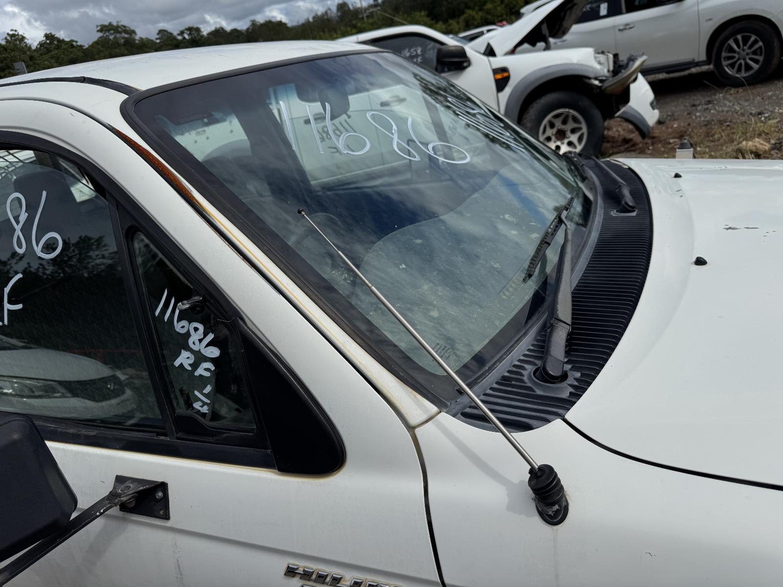 View TOYOTA HILUX 2002 4 Door Utility Breaking