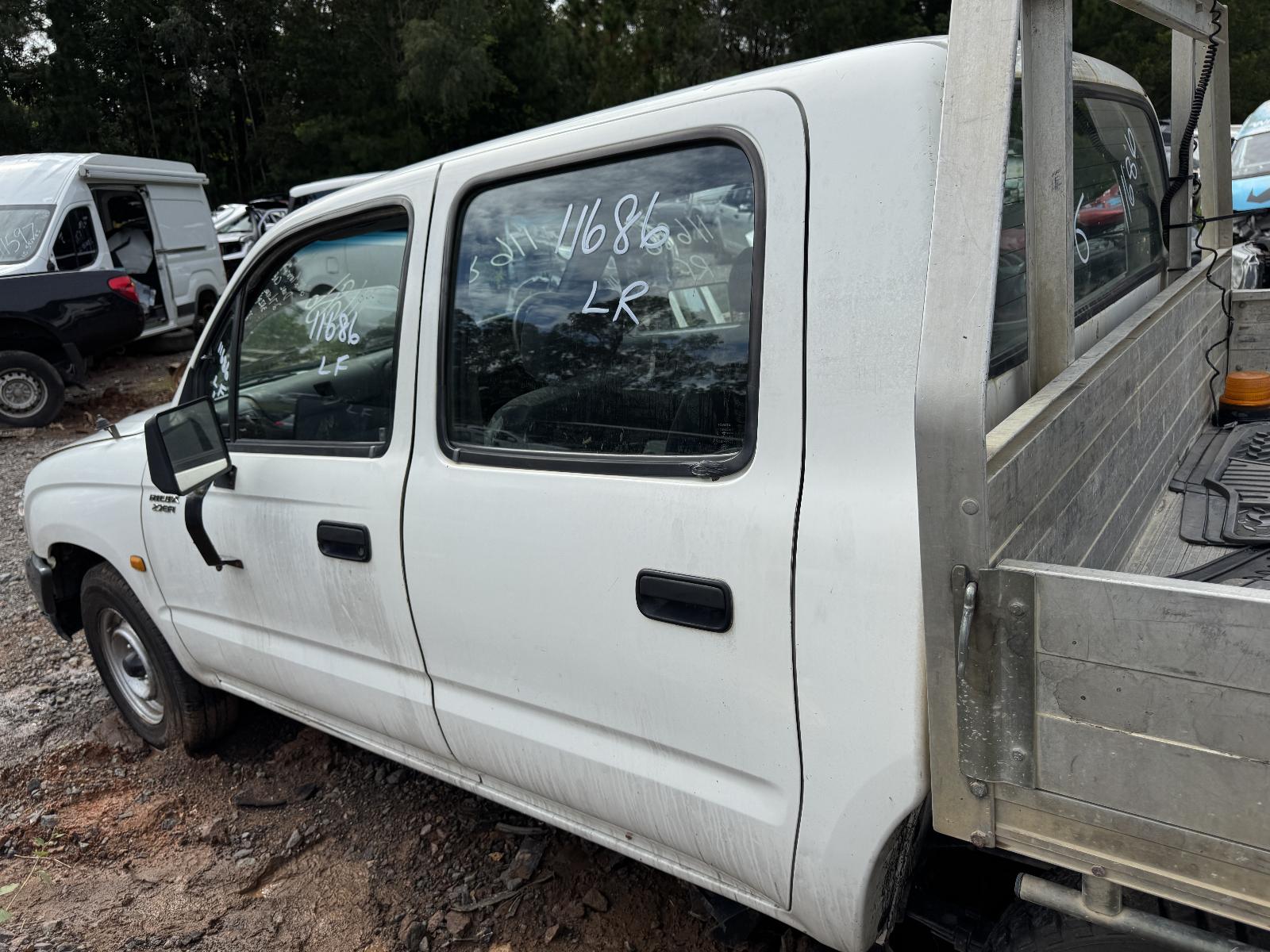 View TOYOTA HILUX 2002 4 Door Utility Breaking