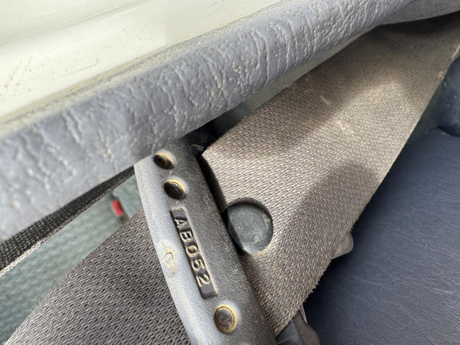 View TOYOTA HILUX 2002 4 Door Utility Breaking
