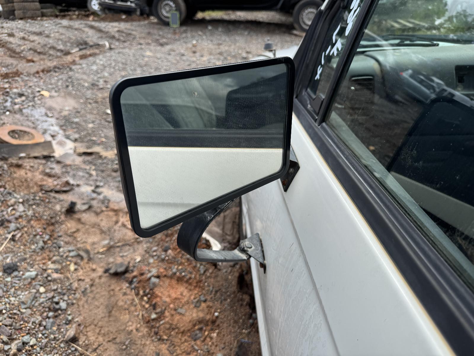 View TOYOTA HILUX 2002 4 Door Utility Breaking