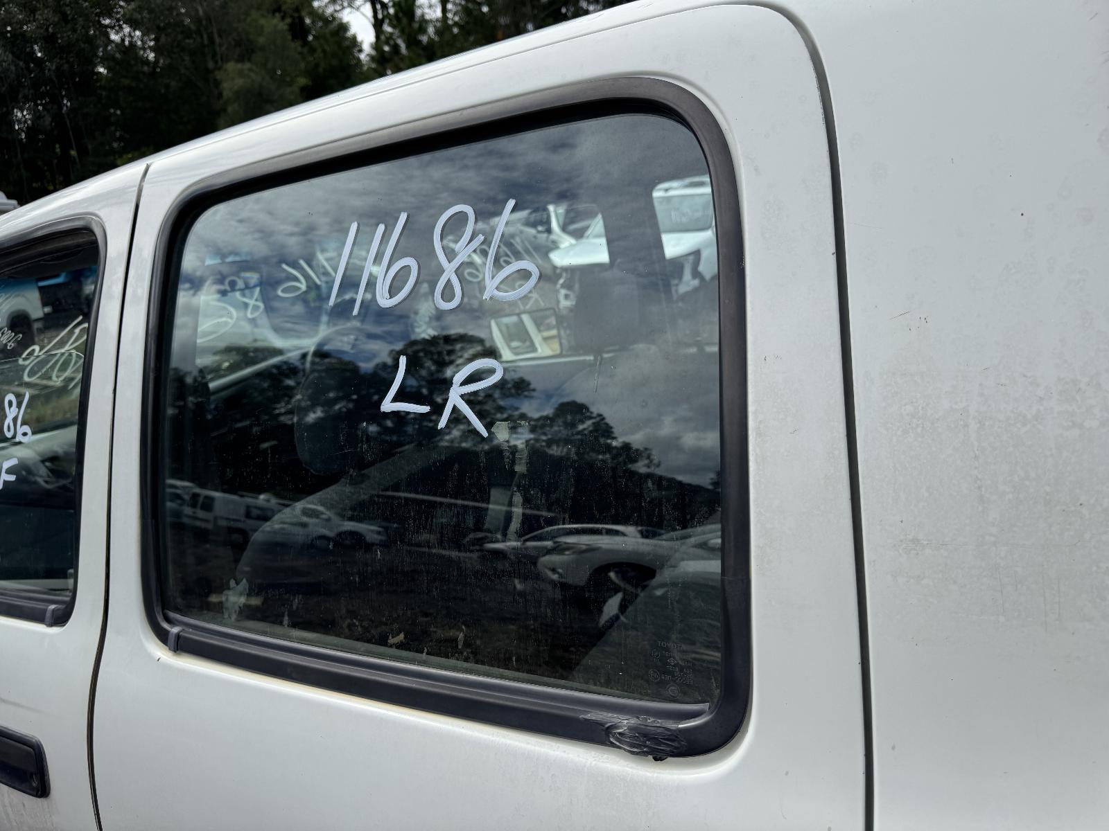 View TOYOTA HILUX 2002 4 Door Utility Breaking