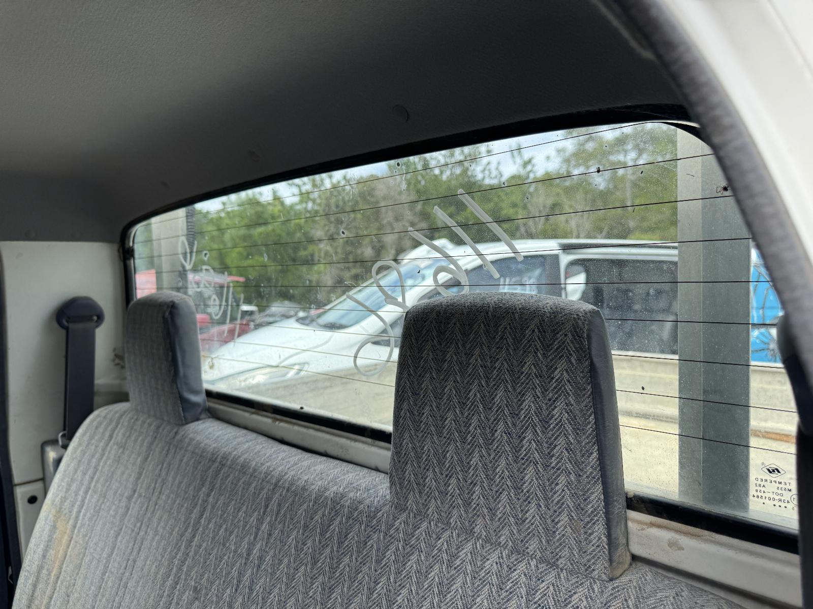 View TOYOTA HILUX 2002 4 Door Utility Breaking