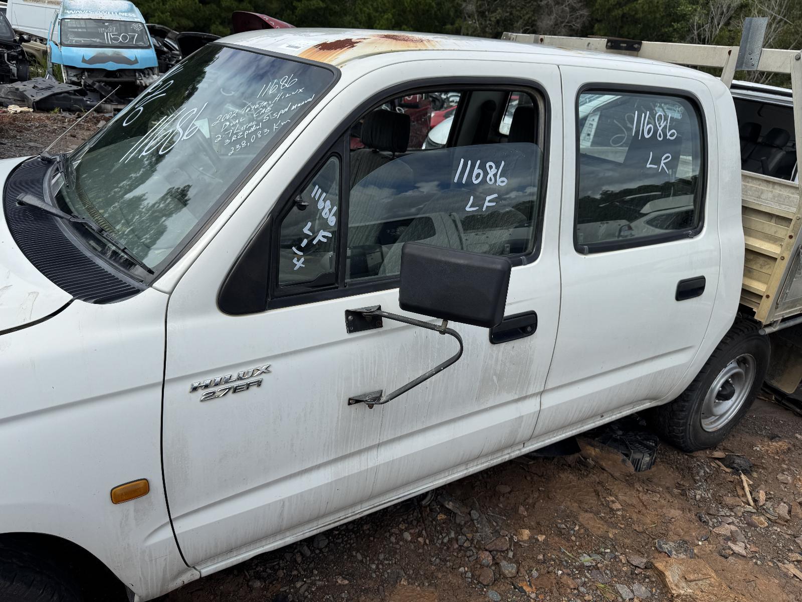 View TOYOTA HILUX 2002 4 Door Utility Breaking