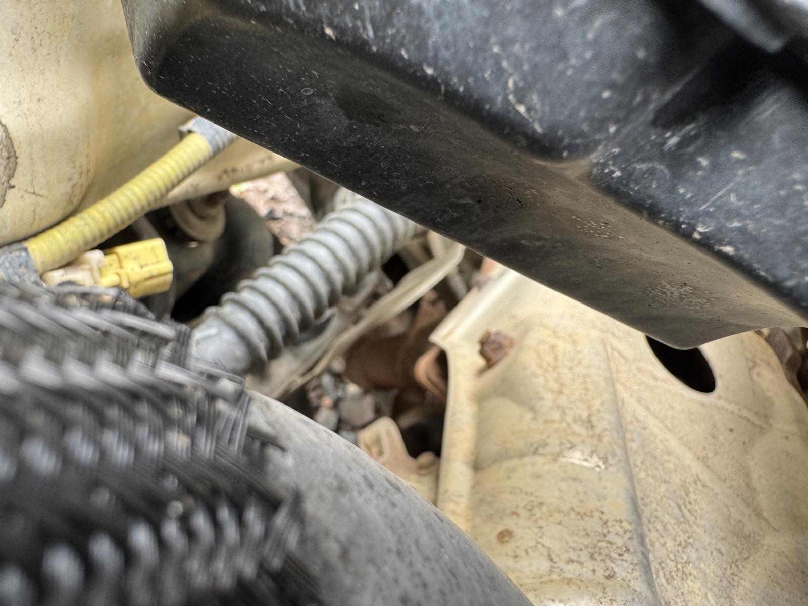 View TOYOTA HILUX 2002 4 Door Utility Breaking