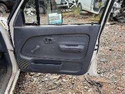 View TOYOTA HILUX 2002 4 Door Utility Breaking