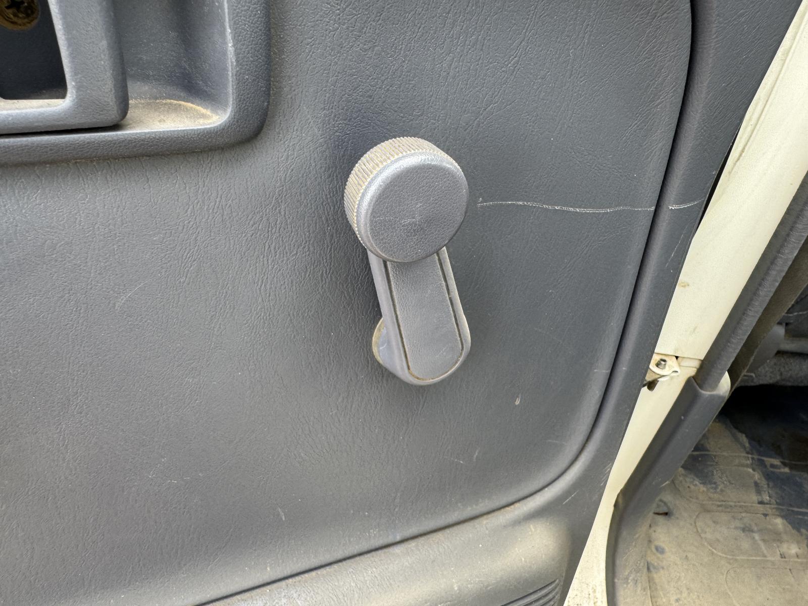 View TOYOTA HILUX 2002 4 Door Utility Breaking