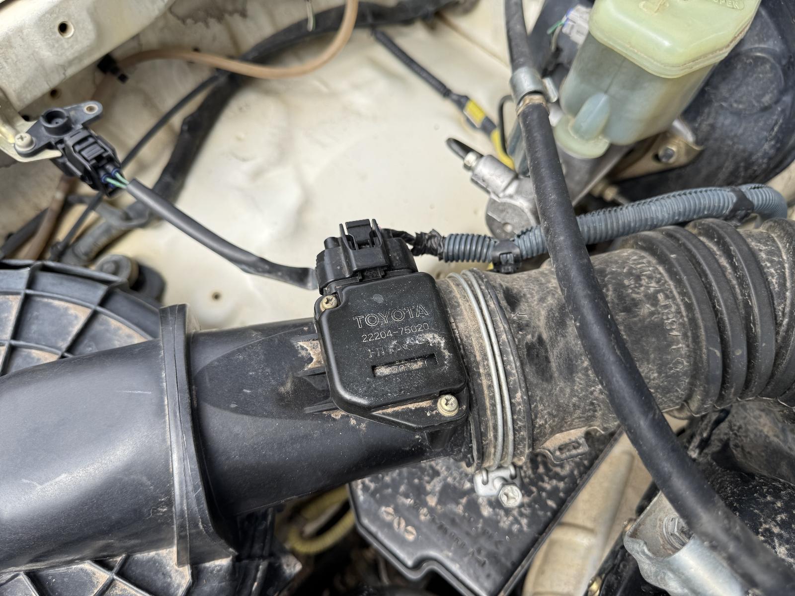 View TOYOTA HILUX 2002 4 Door Utility Breaking