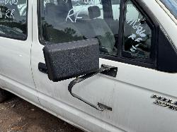 View TOYOTA HILUX 2002 4 Door Utility Breaking