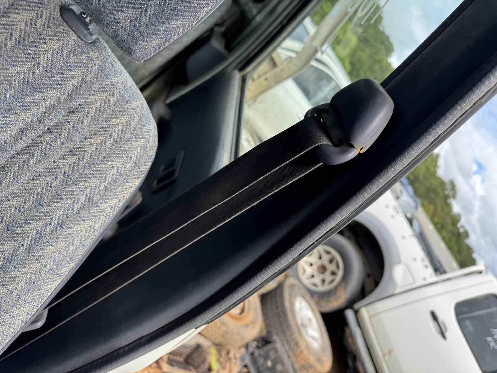 View TOYOTA HILUX 2002 4 Door Utility Breaking