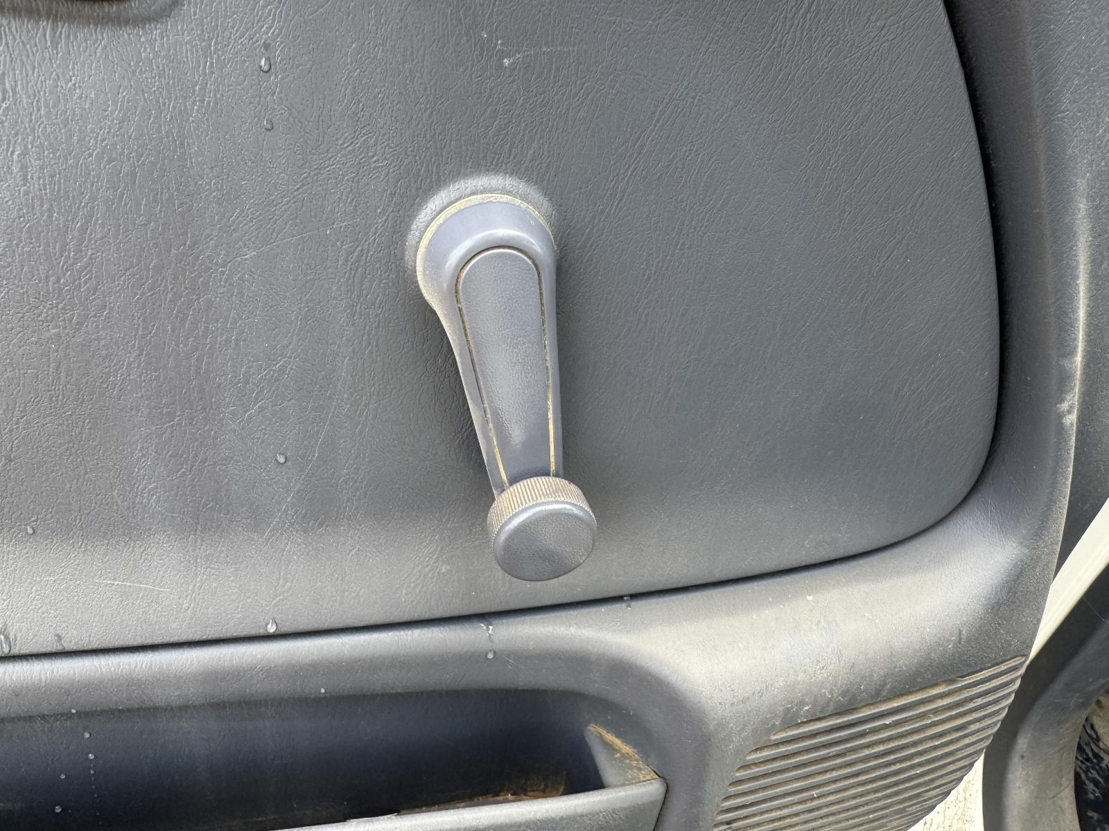 View TOYOTA HILUX 2002 4 Door Utility Breaking