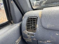 View TOYOTA HILUX 2002 4 Door Utility Breaking