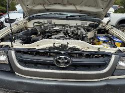 View TOYOTA HILUX 2002 4 Door Utility Breaking
