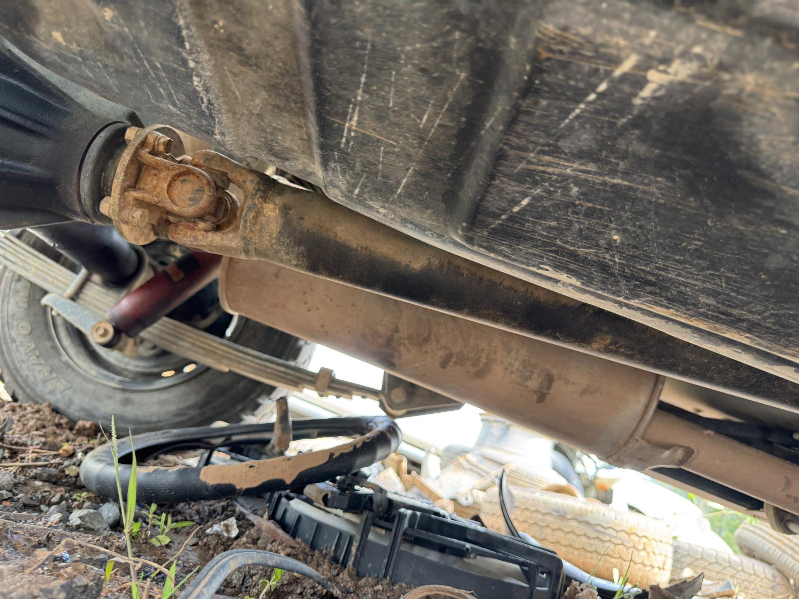 View TOYOTA HILUX 2002 4 Door Utility Breaking