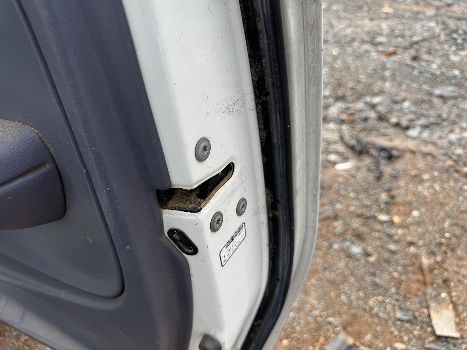 View TOYOTA HILUX 2002 4 Door Utility Breaking