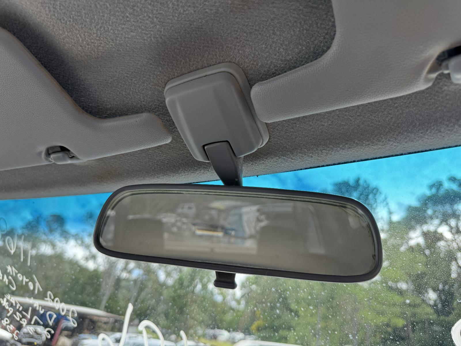 View TOYOTA HILUX 2002 4 Door Utility Breaking