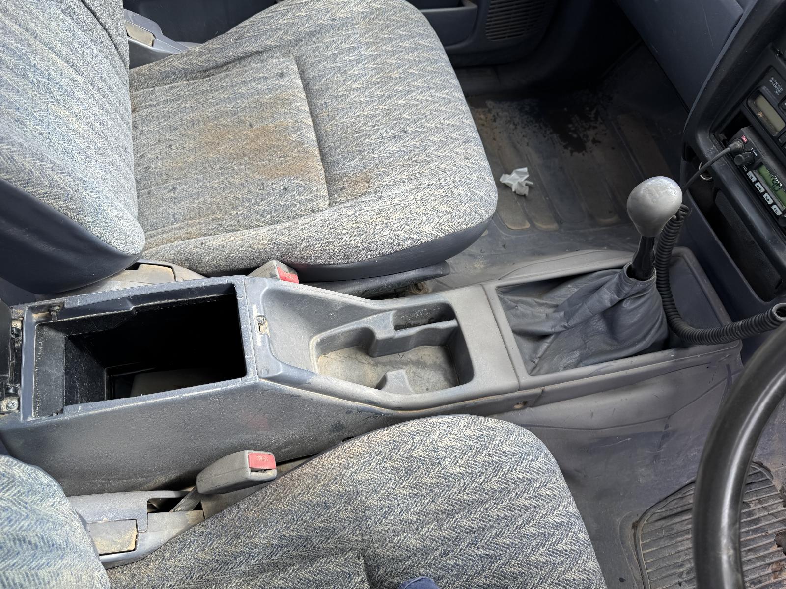 View TOYOTA HILUX 2002 4 Door Utility Breaking