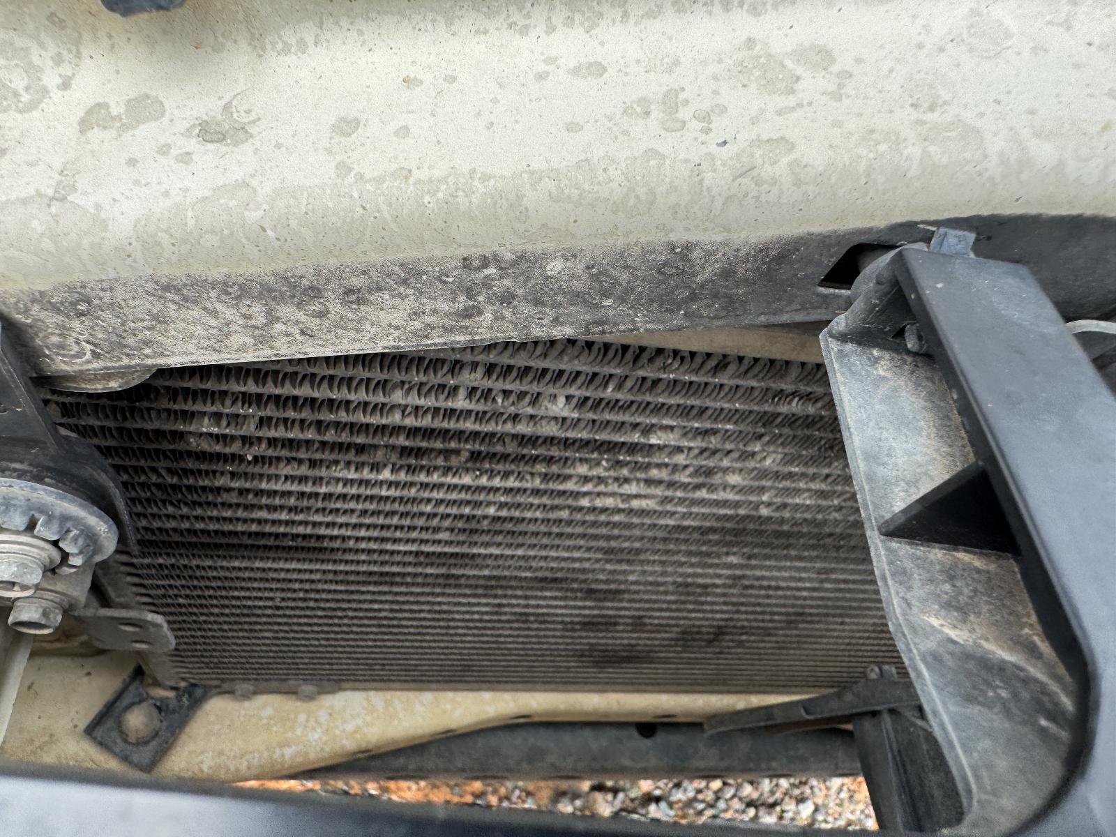 View TOYOTA HILUX 2002 4 Door Utility Breaking